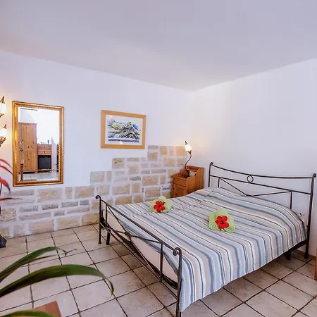 Skalinada Hotell 3*