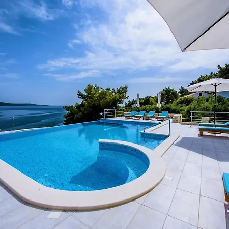 Hotell Skalinada 3*